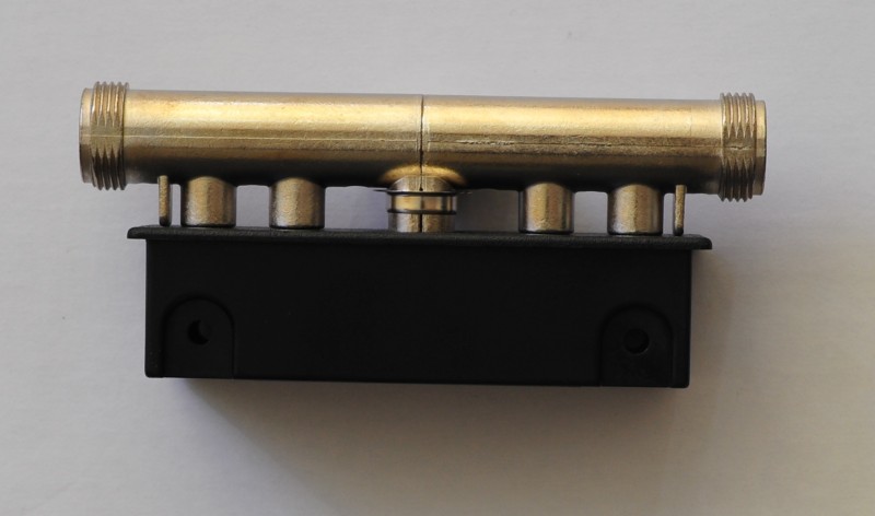 AMP 221914-1 with plastic cover removed