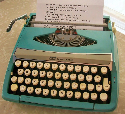 manual typewriter